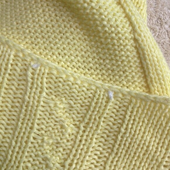 Women’s Butter Yellow Lightweight Acrylic Knit Short Sleeve V Neck Sweater M - Picture 6 of 12